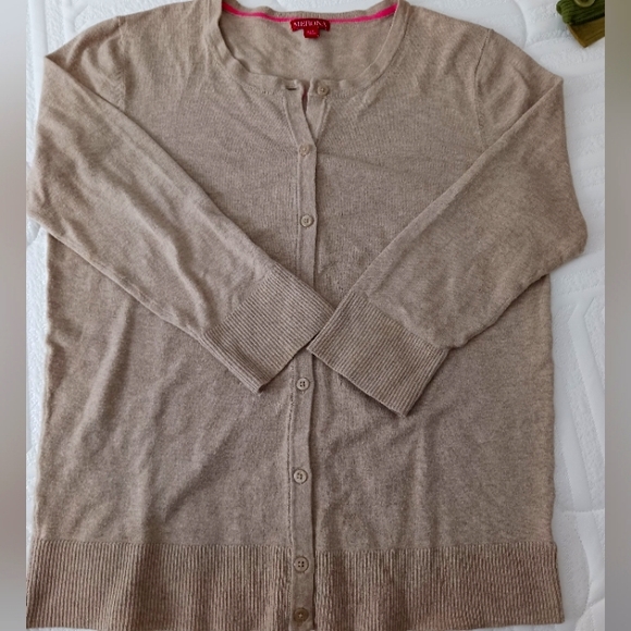 The PERFECT Cardigan - Picture 3 of 3